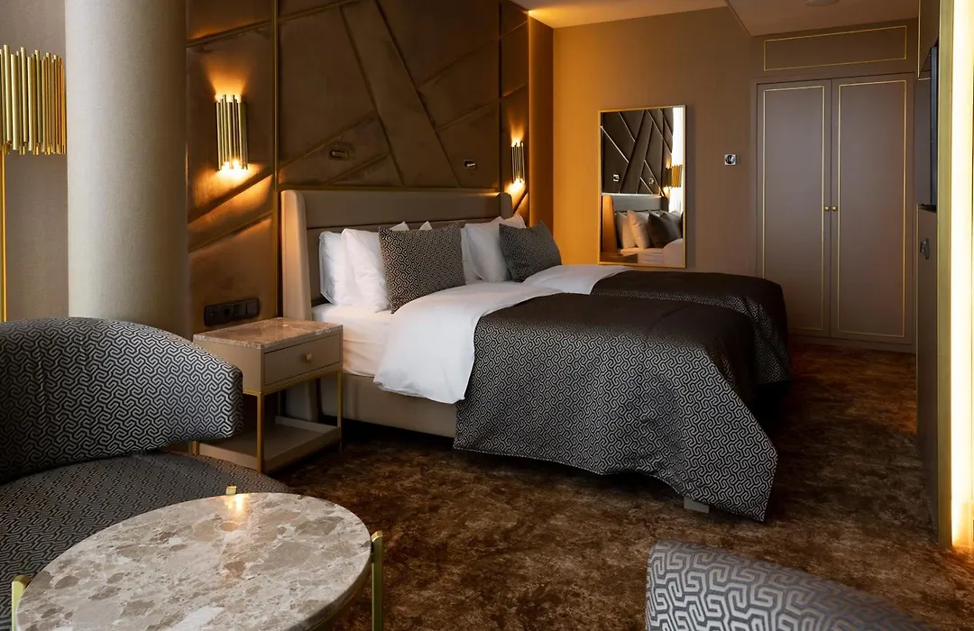 Art Hotel Rotterdam-Fully Renovated-1