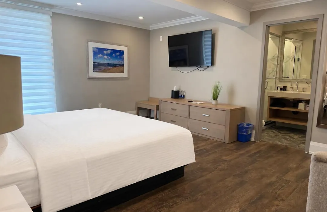 Colonial Hotel & Suites-1