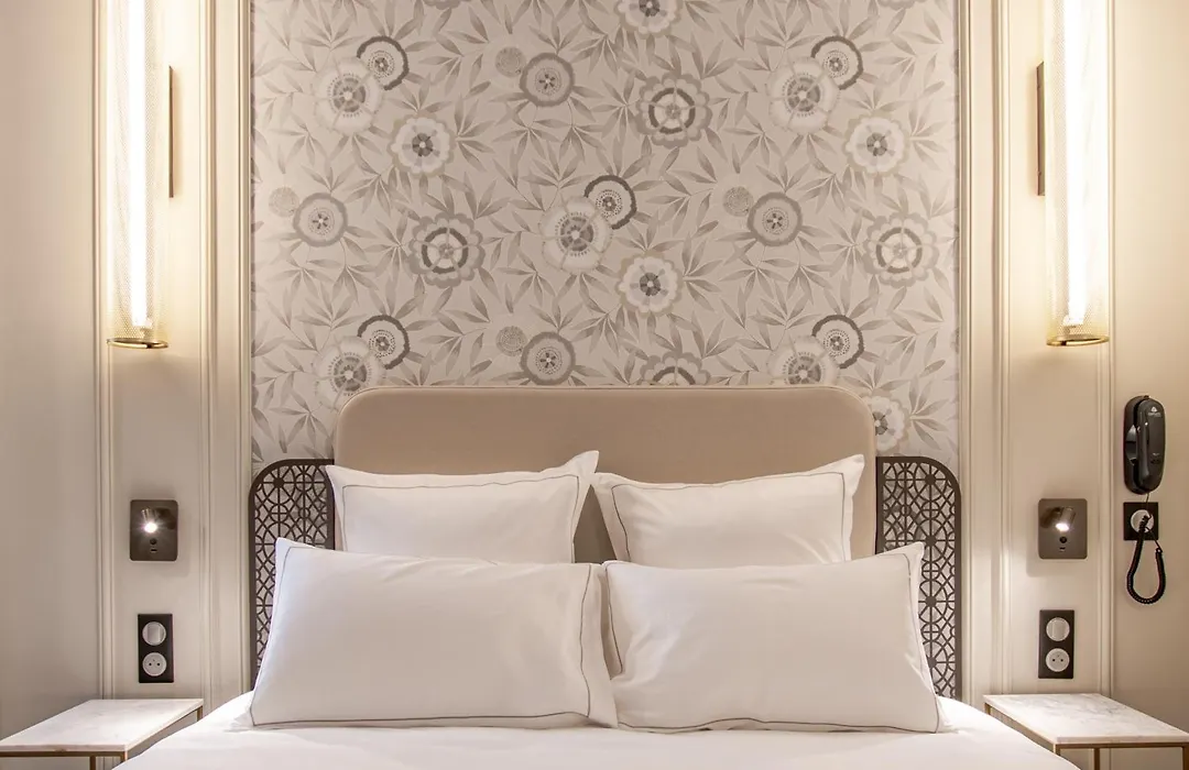 ELSA, Hôtel Paris-1