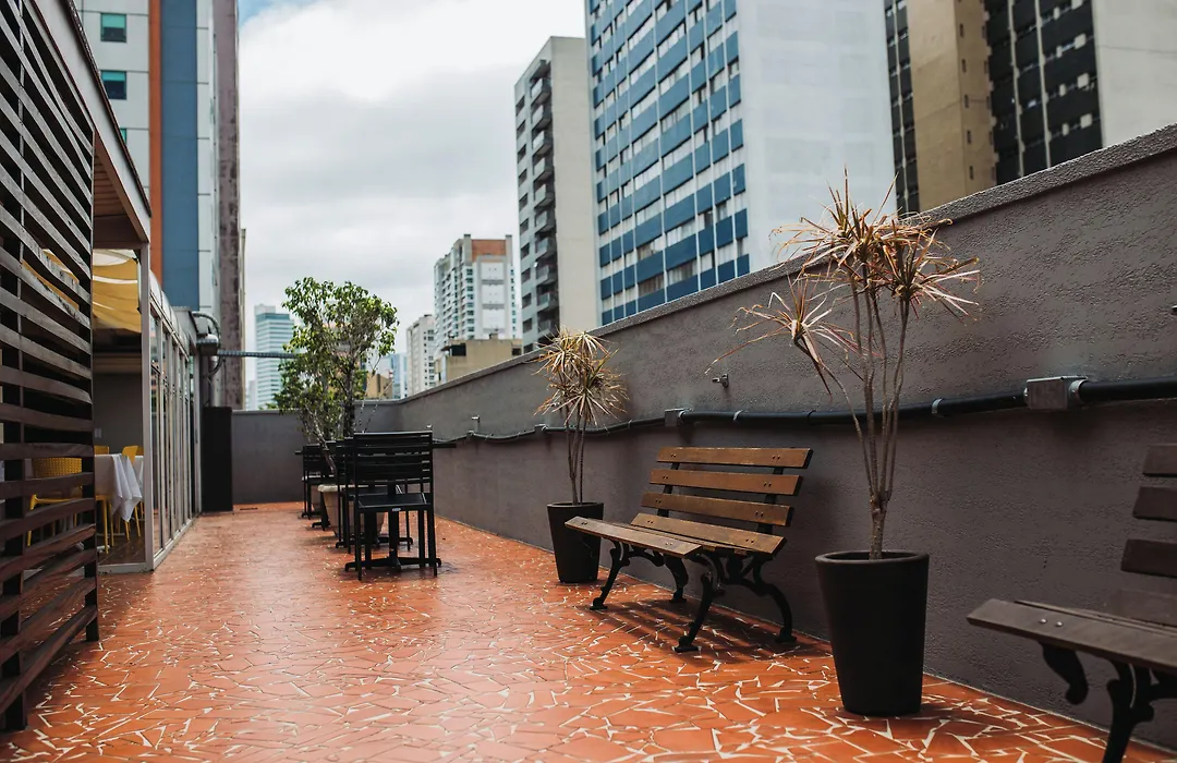 Esquina Batel - Hotel Econômico-1