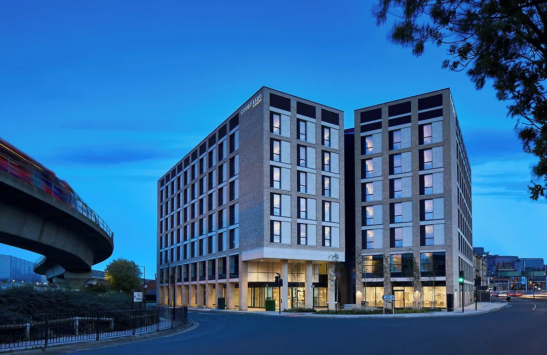Courtyard By Marriott London City Airport-1