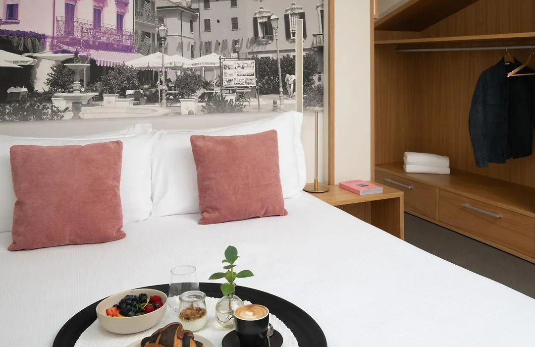 Avenue Hotel-1