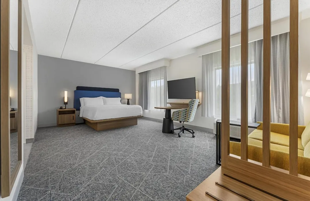 Hampton Inn & Suites Pittsburgh-Meadow Lands-1