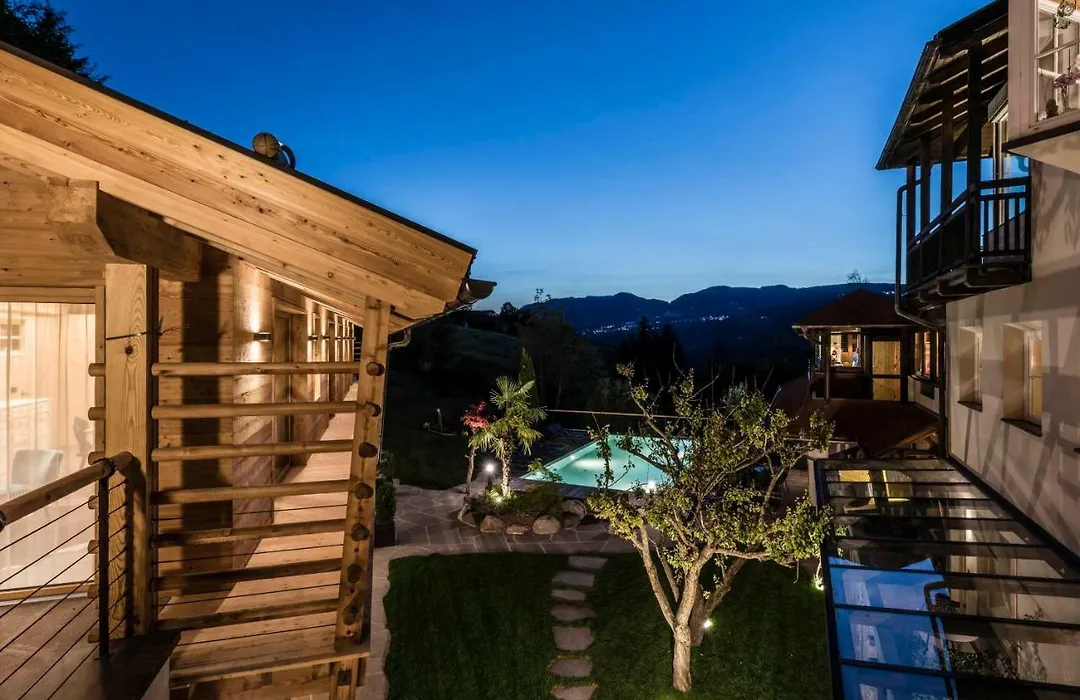 Presulis Hideaway Apartments & Restaurant-1