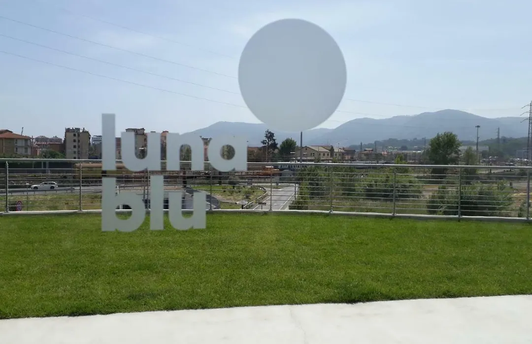Luna Blu-1