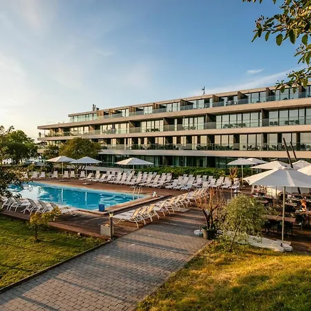 NOVI Resort-3