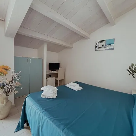 Vela Club Hotel & Appartamenti-2