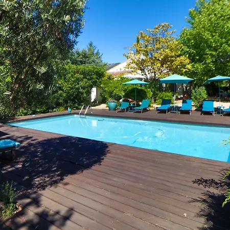Le Mas de Bertagne studio kitchenette terrasse piscine-3