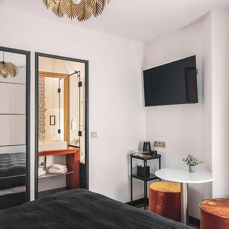 Billie Hotel-3