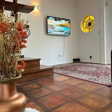 Suíte Romântica premiada com linda vista de varanda em Petrópolis!-2