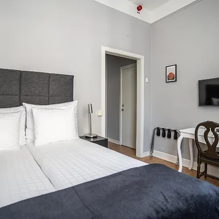 Queen'S Hotel By First Hotels-3
