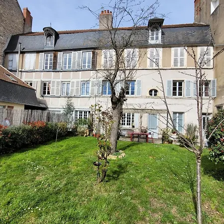La Cour du Château-2