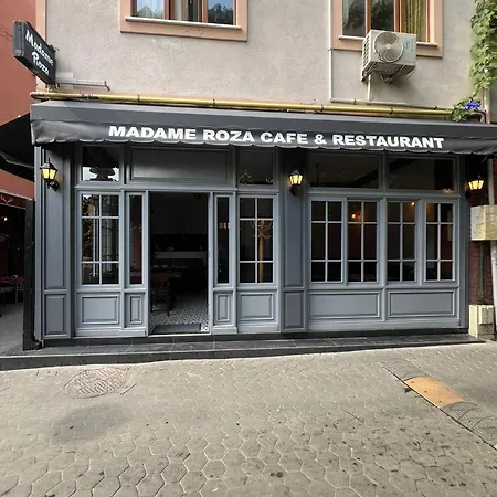 Madame Roza-2