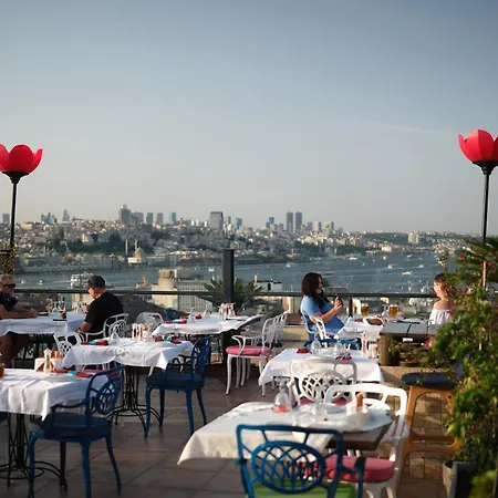 Raymond Hotel Old City-3