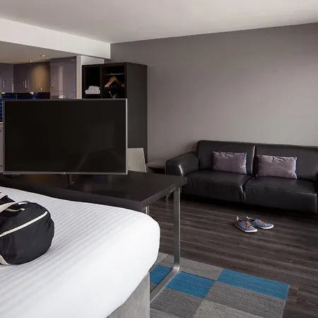 Roomzzz Nottingham City-3