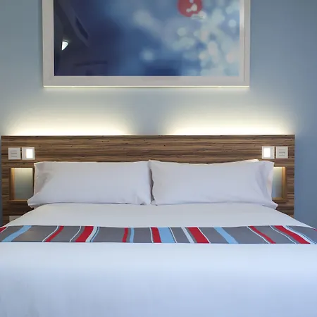 Travelodge Valencia Aeropuerto-2