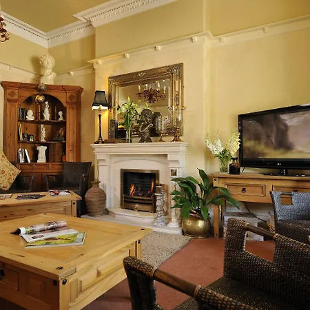 Howarth House-3