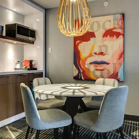 Renaissance Montreal Downtown Hotel-3