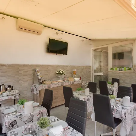 Excellence Suite-3