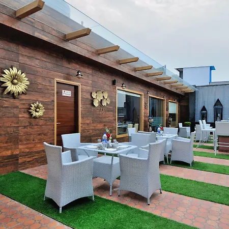 The Gold Regency - 02 Mins From New Delhi Railway Station-3