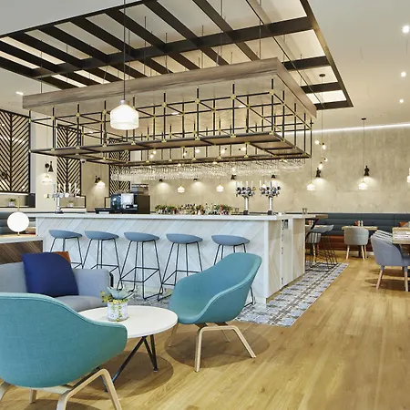 Courtyard By Marriott Luton Airport-3
