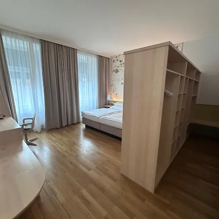 Hotel Caroline-3