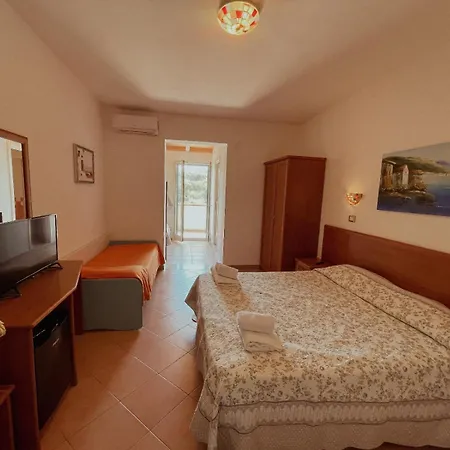 Vela Club Hotel & Appartamenti-3