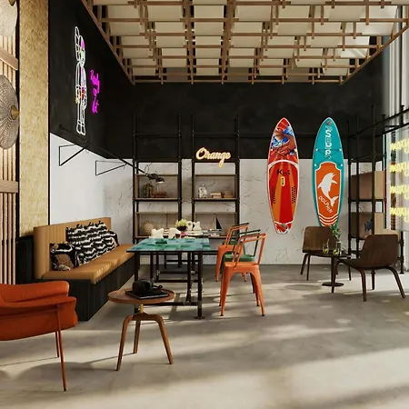 Moxy Nice-3