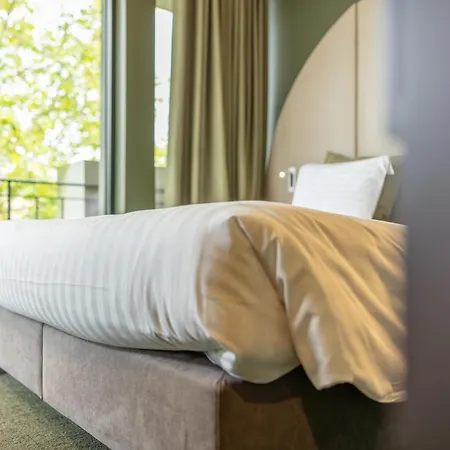 Green Hotel-2