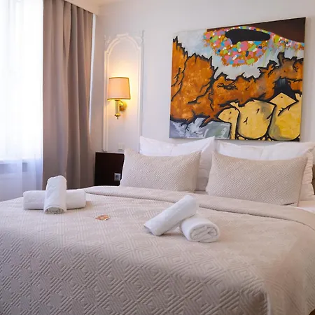 Hotel Attaché-2