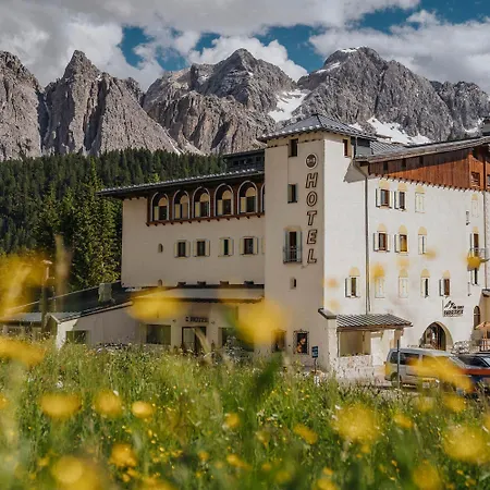 B&B Hotel Passo Tre Croci Cortina-3