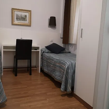 Hostal Lesseps-3