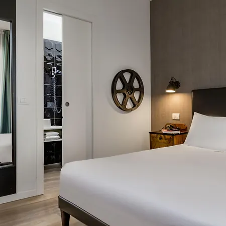 Up Hotel-2