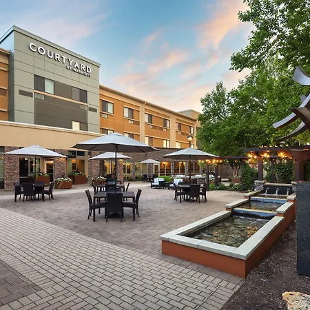 Courtyard Mankato Hotel & Event Center-2