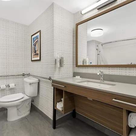 Hampton Inn & Suites Pittsburgh-Meadow Lands-2