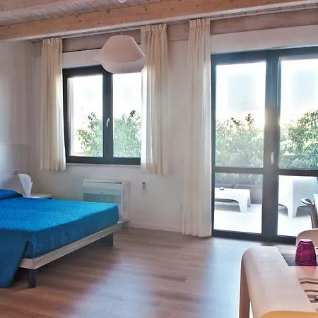 Four Rooms Guesthouse-2
