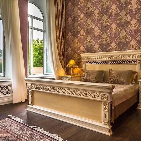 Premier Old Gates Hotel-2