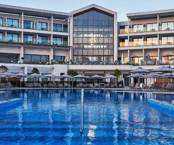 Luxury hotel only: Mare Paphos