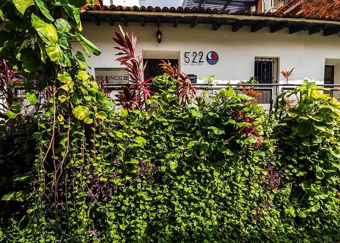 Luxury hotel only: Capital O Hotel 522