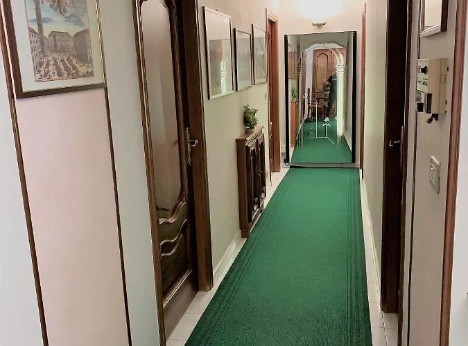 Albergo centrale: Hotel Elena