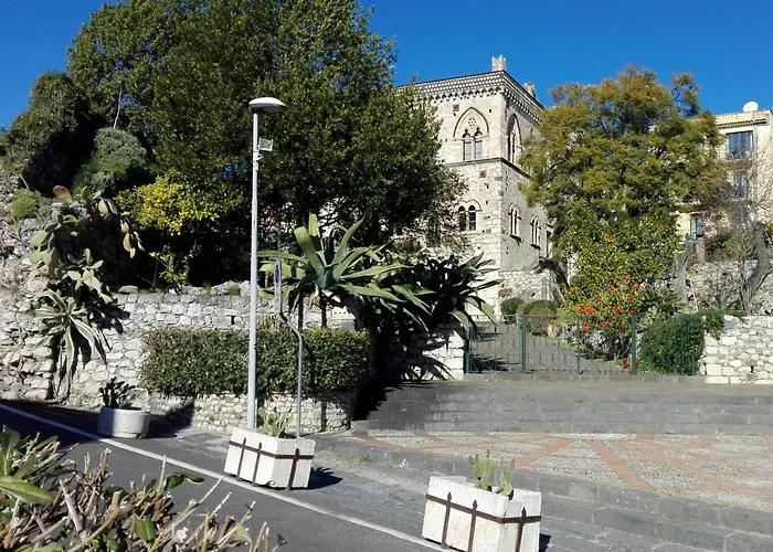 B&B Akropolis