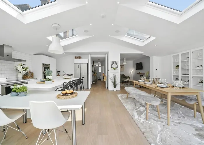 Clarence House--Parking-5 Bed