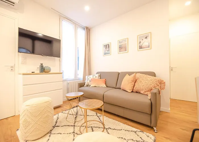 Cosy Home In Center - With Ac