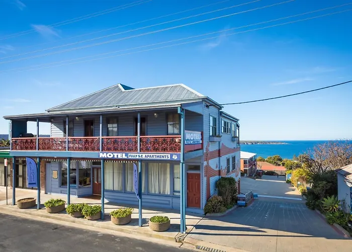 Hotel with view: Heritage House Motel & Units