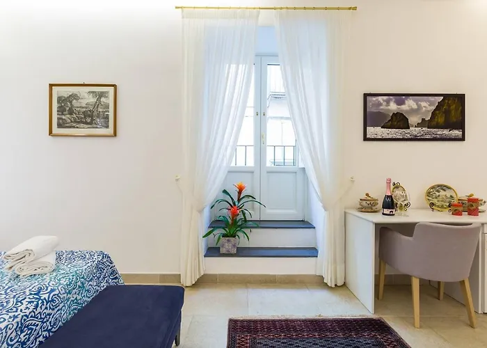 Casetta Fuoro Guest House
