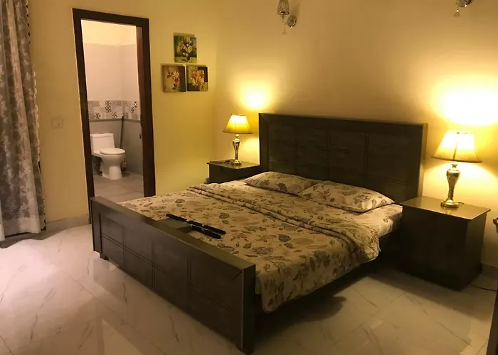 Pet Friendly hotel: 1 Bed House - Sleeps 2 - Pets - Parking - Wifi