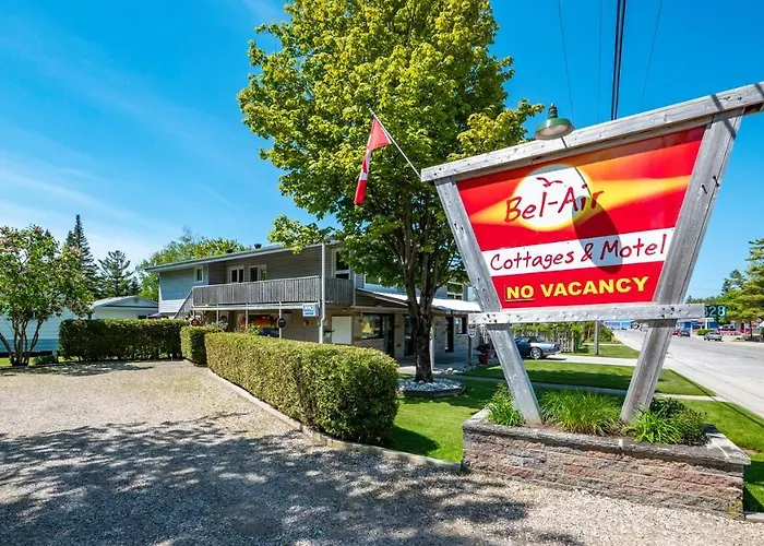 Central hotel: Bel Air Cottages And Motel