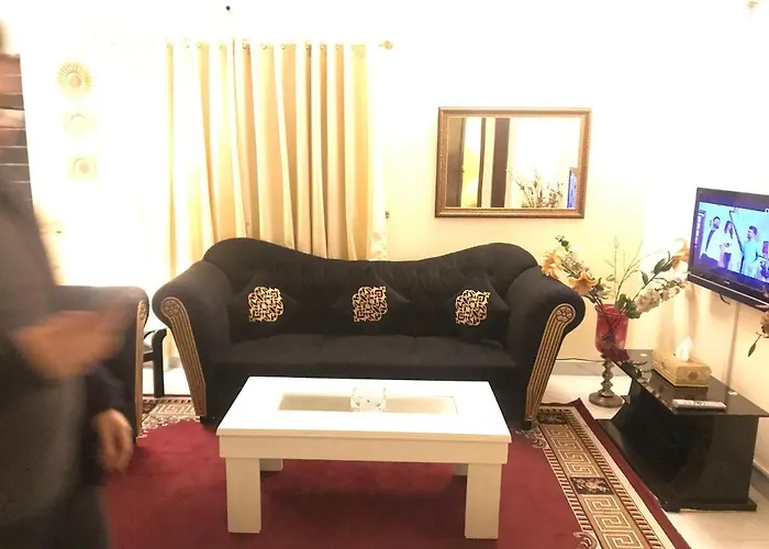 Pet Friendly hotel: 1 Bed House - Sleeps 2 - Pets - Parking - Wifi