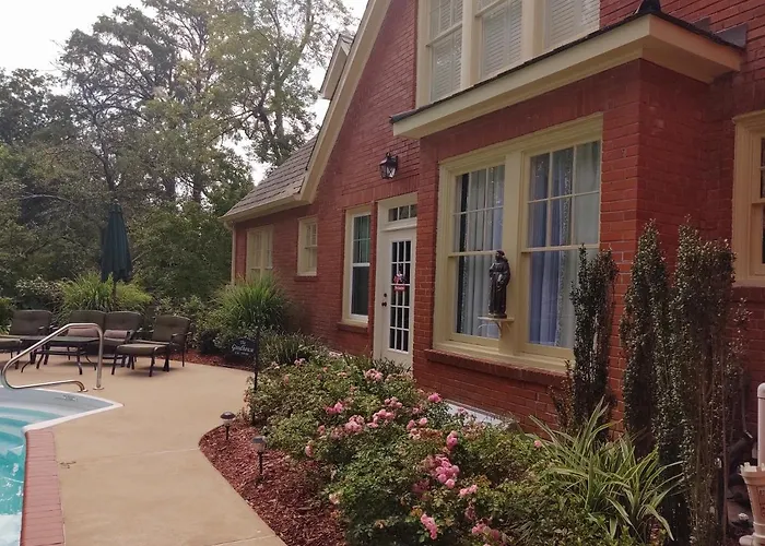 Central hotel: The Good House B&B