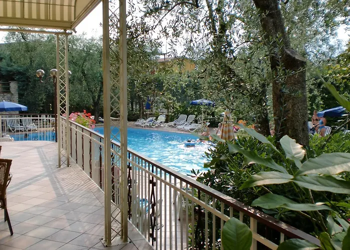Hotel sulla spiaggia: Hotel Alpi